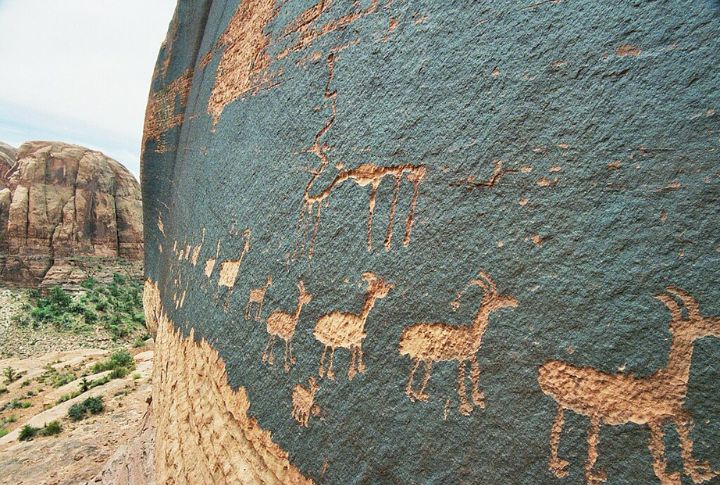 Petroglyphs Preserve Early Navajo Stories