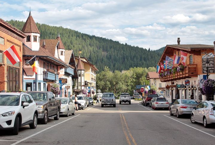 10 U.S. Towns That Offer Scenic Living Without The Price Tag