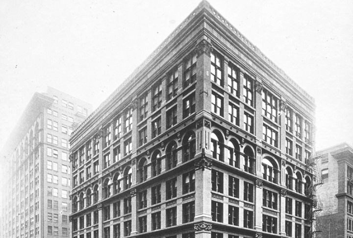 Illinois Builds The First Skyscraper