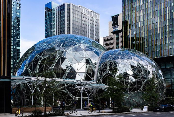 Pro: Booming Tech Hub
