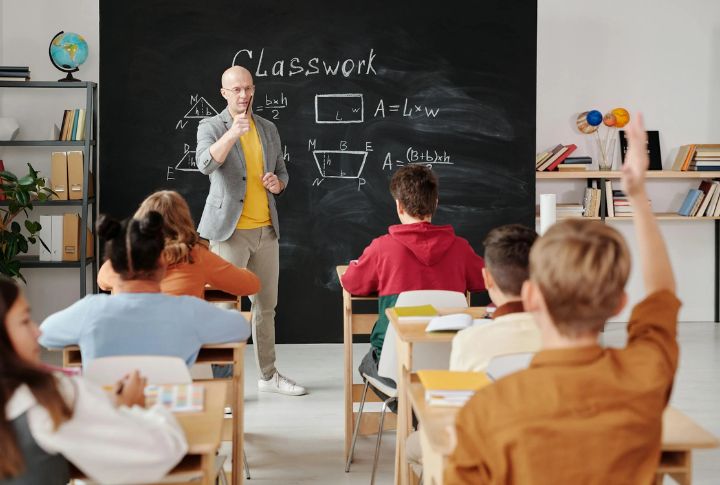 American High Schools Are Like The Movies
