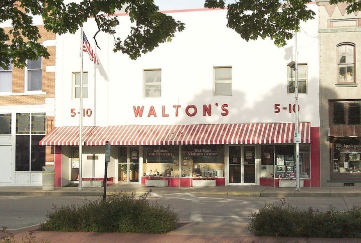 Arkansas Opens The First Walmart Store