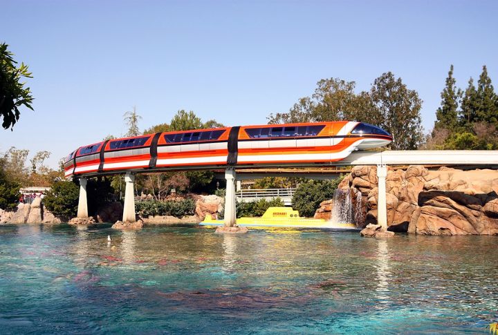Mickey & Minnie’s Runaway Railway