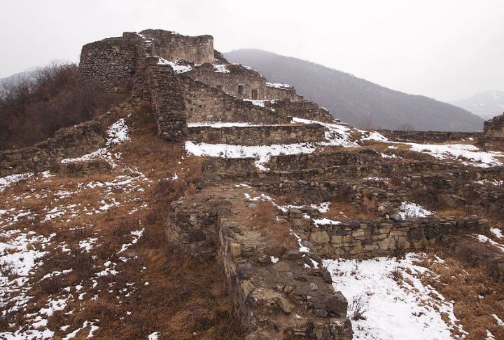 Walls That Follow The Mountain