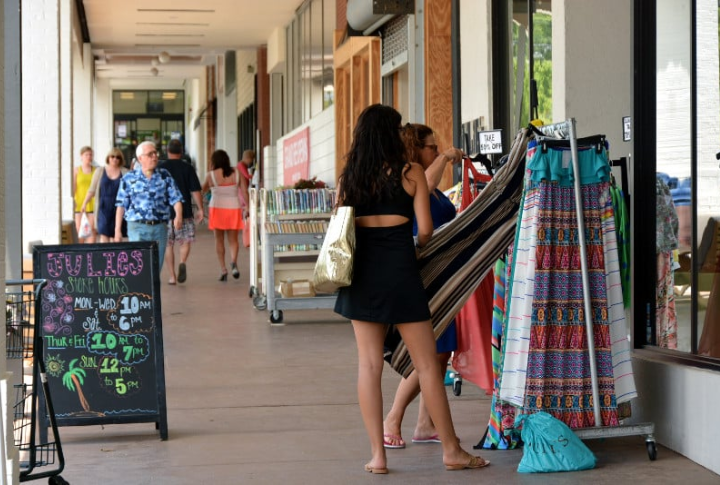 Hybrid Work Models Shift Shopping Patterns