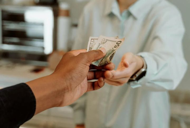 Service Staff Wages Can Fall Below Minimum Pay