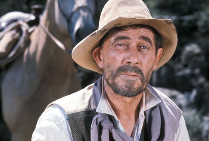 10 Little-Known Facts About “The Gunsmoke" Cast That Deserve The Spotlight  