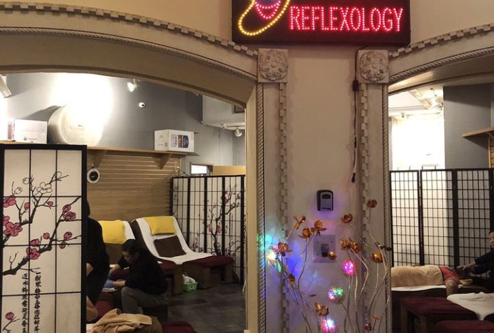 Get A Reflexology Massage At Happy Feet