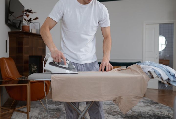 How To Iron Clothes Properly