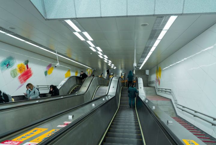Escalator Etiquette