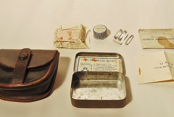 First Aid Pouch With Sulfa Powder