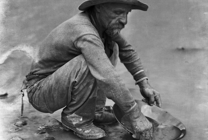 Avalanche Survivors Who Turned To Gold Panning